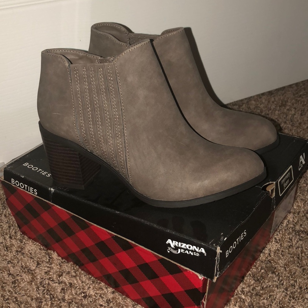 Arizona taupe booties NWT